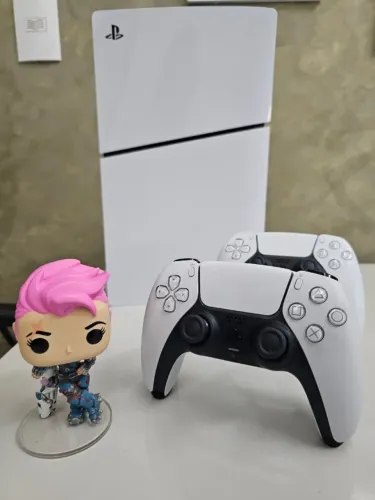 PlayStation 5 - Slim 1TB + 2 controles