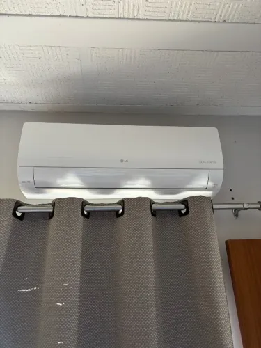 Ar-Condicionado LG Dual Inverter Voice +AI 12.000 BTU Frio 127V