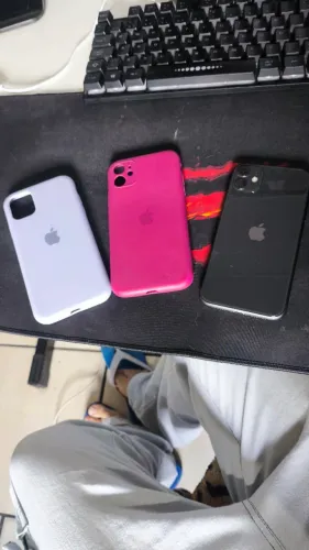 Iphone 11 com carregador + capinhas