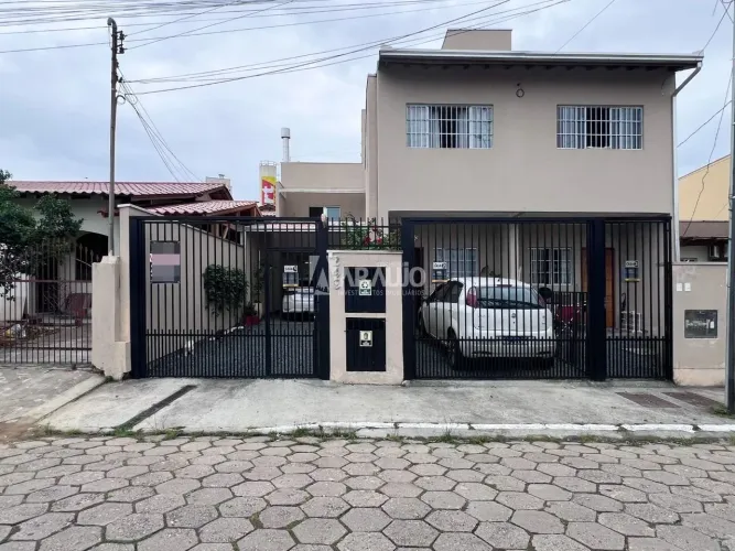 Sobrado com 3 suítes + 3 dormitórios à venda no bairro São João em Itajaí