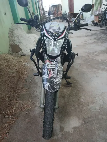 Vendo Honda broz 160 preto 2021quitada único dono  valor 18.000 chama no zap *