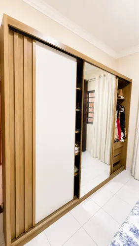 Vendo Guarda-Roupa Casal