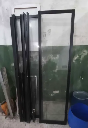 Porta de correr sacada varanda alumínio preto