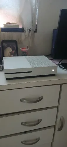 Vendo Xbox one s 1.000R$
