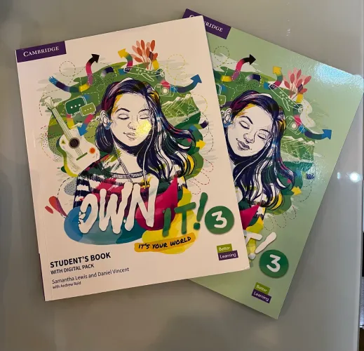 Uniforme, livros de inglês e kit de robótica Marista 8o ano