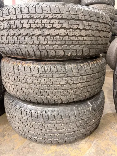 Pneus praticamente novos 265/70r16