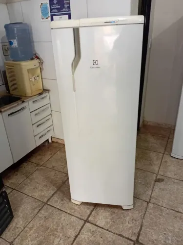 Geladeira Electrolux frost free 322 litros