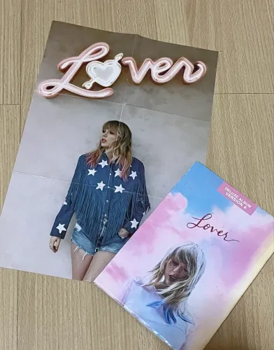 Diário Lover Deluxe Album Version 4 Taylor Swift