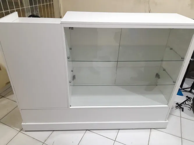 Balcão com vitrine, para vende logo 480$
