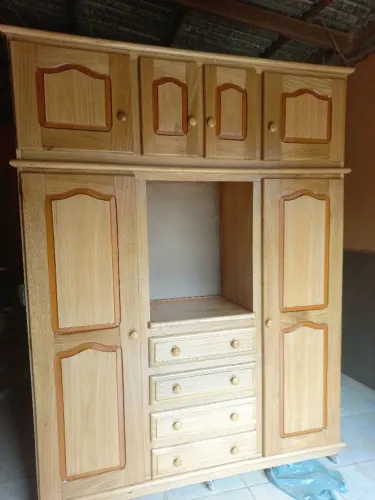 Vendo um guarda roupa solteirão em madeira