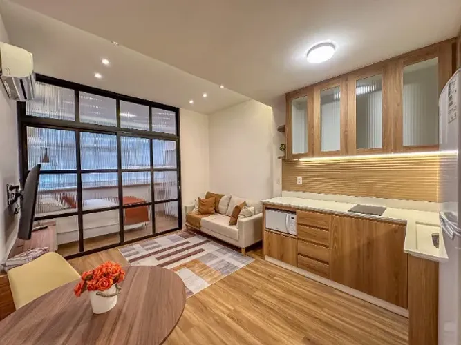 Apartamento mobiliado e reformado no centro
