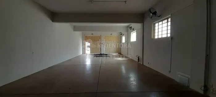 Salão comercial com 2 vagas de garagem