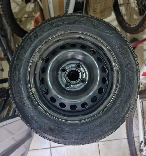 Jogo 4 Pneus 175/70 R14 Goodyear + Rodas Aro 14 + Calotas Hyundai