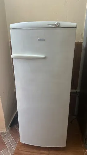 Geladeira gela bem
