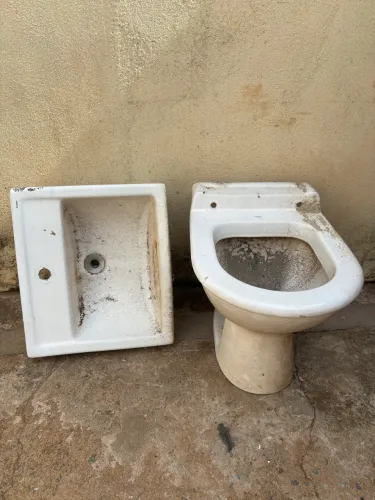 Conjunto de vaso sanitário e Cuba de sobrepor