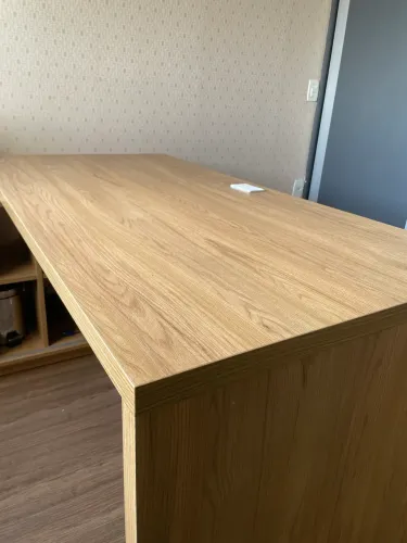 Mesa de escritório + armário
