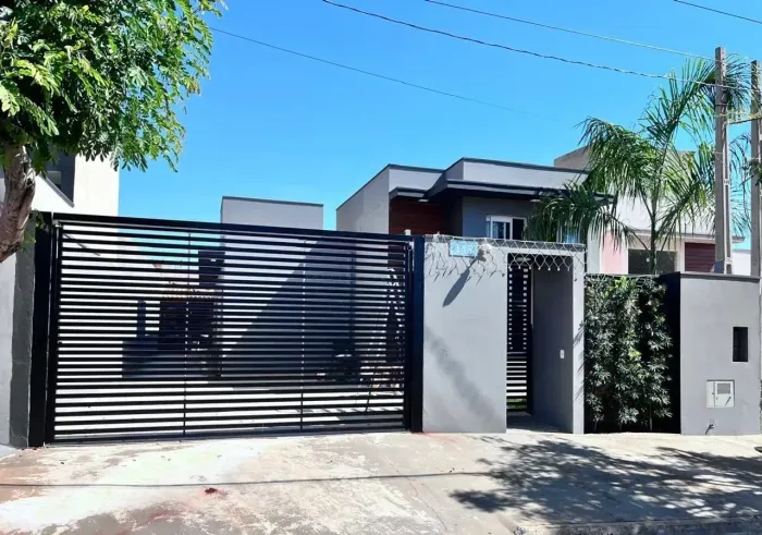 Casa para venda tem 130 metros quadrados com 3 quartos em Portal Ville Azaleia - Boituva -