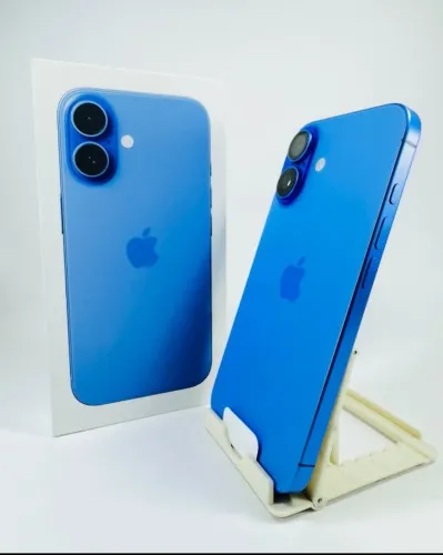 iPhone 16 128GB Azul semi-novo 