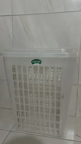 Cesto de roupa. 