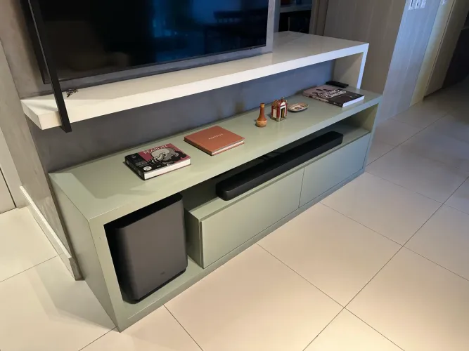 Rack Robusto e Resistente em MDF Verde Laqueado