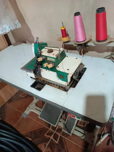 Máquina de costura ótima preço a combinar *