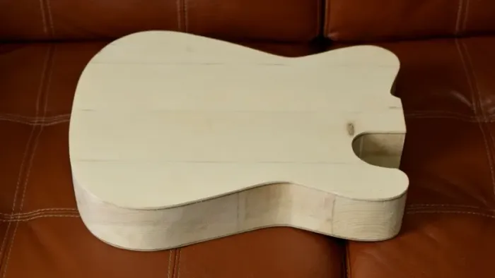 Corpo pré cortado para guitarra ou violão Telecaster pinho europeu (C304)