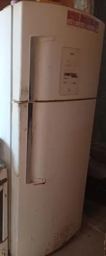Vendo geladeira boa, funciona tudo