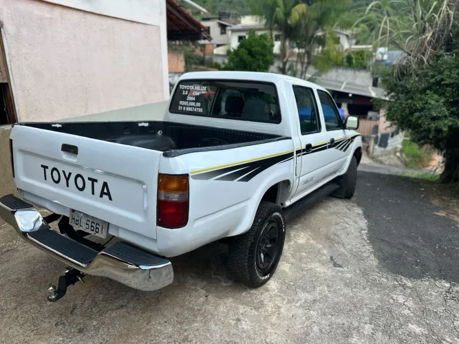 Toyota Hilux CD DX 4X4 3.0 8V 90cv Diesel 2004