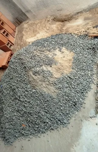 Vendo pedra e areia