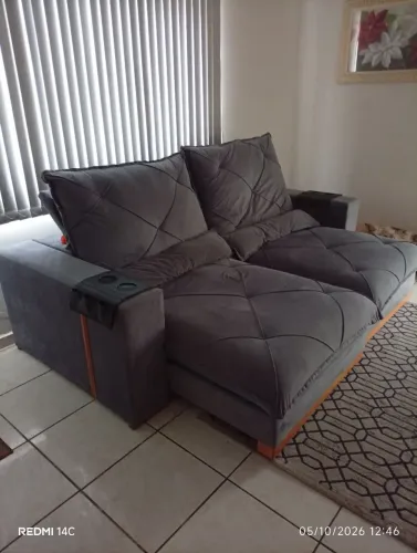 Sofá semi novo!