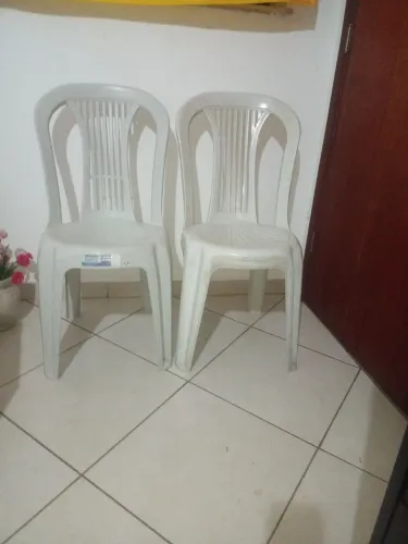 Cadeiras de plástico