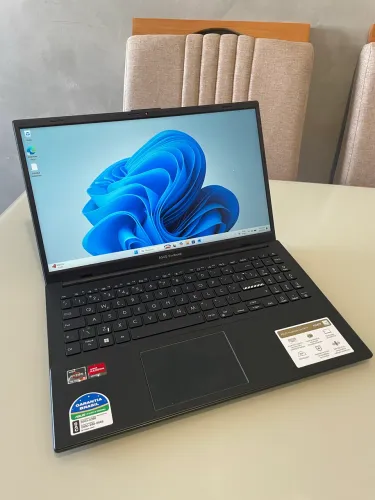 Notebook Asus Ryzen 5 7520U/ SSD 512GB/ MUITO NOVO