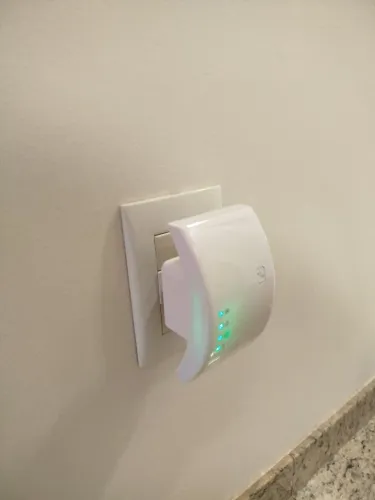 Repetidor de sinal Wi-fi.