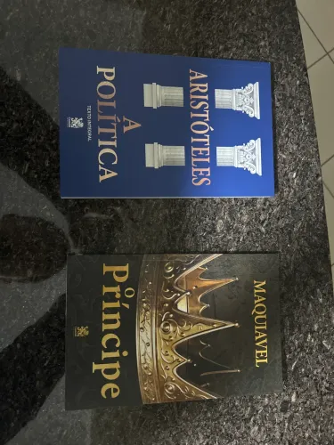 Kit 2 livros filosofia - A política, Aristoteles; O princípe, Maquiavel