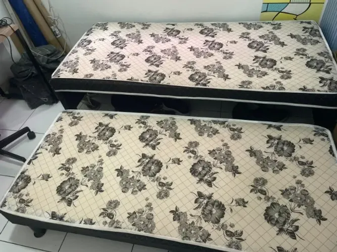 VENDO DUAS CAMAS DE SOLTEIRO TIPO BICAMA