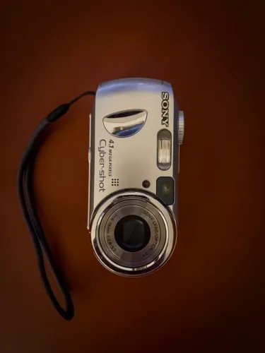 Sony Cyber-shot DSC-P73 4.1MP ? Impecável e funcionando