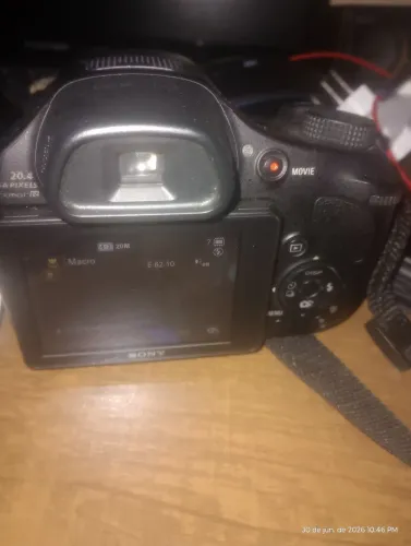 D3100 e HX300