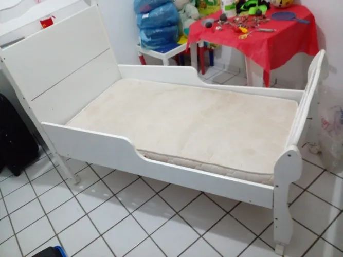 Cama infantil com colchão