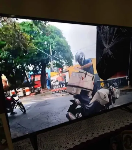 Tv 50 TCL tela quebrada