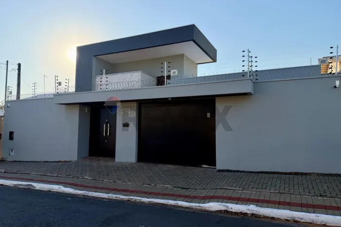 Casa à venda beira lago em Araguaína TO