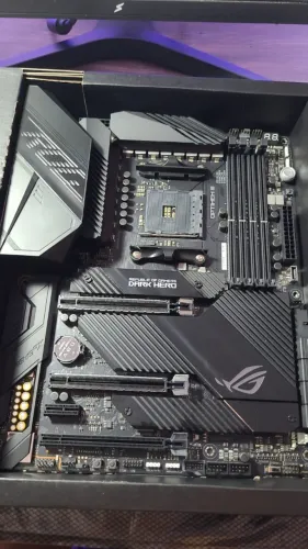 Placa-mãe X570 ASUS ROG Crosshair VIII Dark Hero