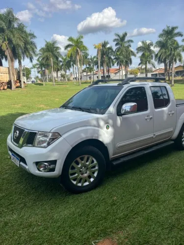 Nissan Frontier SL CD 4X4 2.5tb Diesel AUT 2013