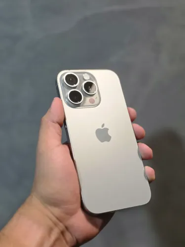 iPhone 16 Pro Titânio