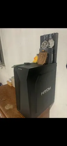 Gabinete Gamer com Vidro Temperado e Painel Frontal em Mesh