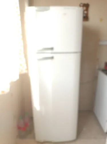 Fogão e uma geladeira Eletrolux 260 L