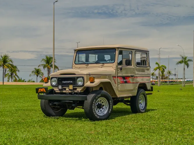 Toyota Band.Jipe Cap.de Aço Chas. Curto Diesel 1988