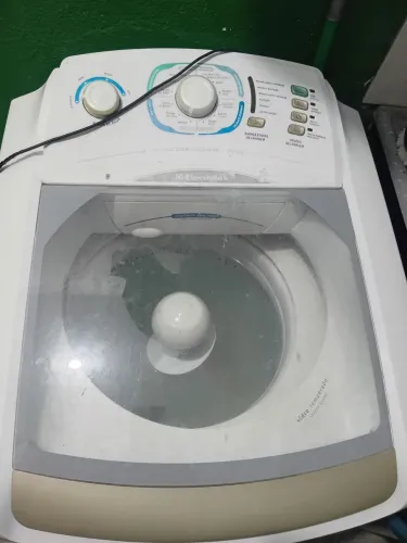Máquina Electrolux para retirada de peças