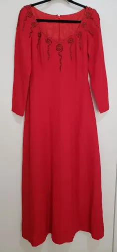 Vestido longo vermelho bordado com manga tamanho M