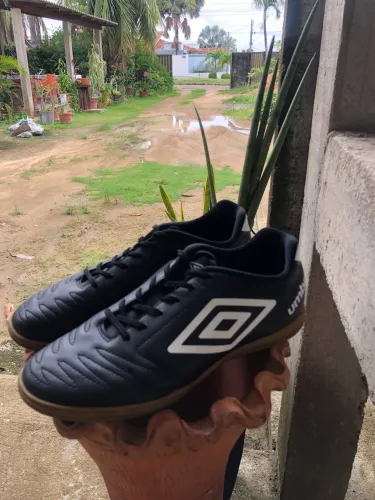 Chuteira futsal umbro