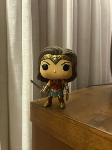 Boneco Colecionável Pop Mulher Maravilha